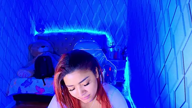 Snapshot of NicolleTaylor chatting on 11-21-25, 04:11 NicolleTaylor online show from 11-21-25, 04:11