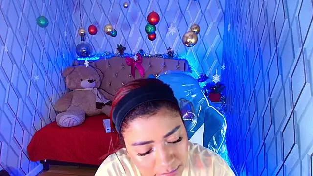 Snapshot of NicolleTaylor chatting on 12-14-25, 03:56 NicolleTaylor online show from 12-14-25, 03:56