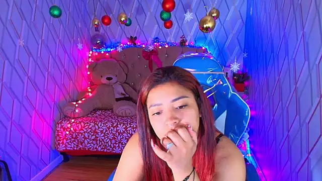 Snapshot of NicolleTaylor chatting on 12-18-25, 04:07 NicolleTaylor online show from 12-18-25, 04:07