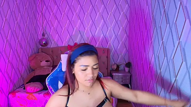 Snapshot of NicolleTaylor chatting on 01-10-26, 04:14 NicolleTaylor online show from 01-10-26, 04:14