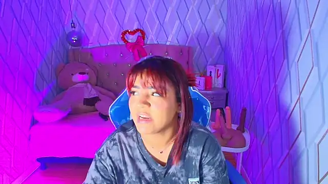 Snapshot of NicolleTaylor chatting on 02-08-26, 04:05 NicolleTaylor online show from 02-08-26, 04:05