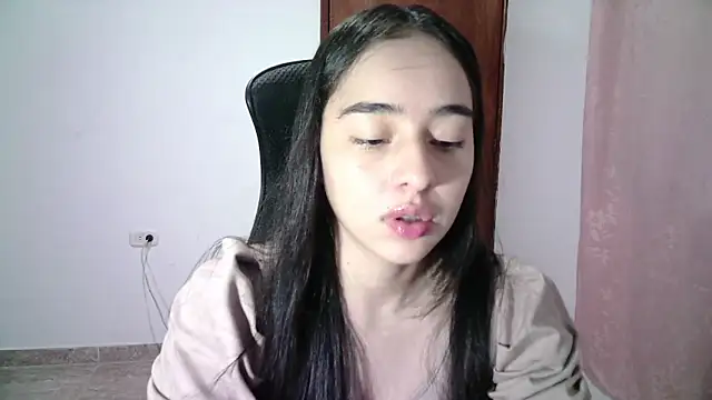 Snapshot of aineangeel chatting on 09-18-25, 01:18 aineangeel online show from 09-18-25, 01:18