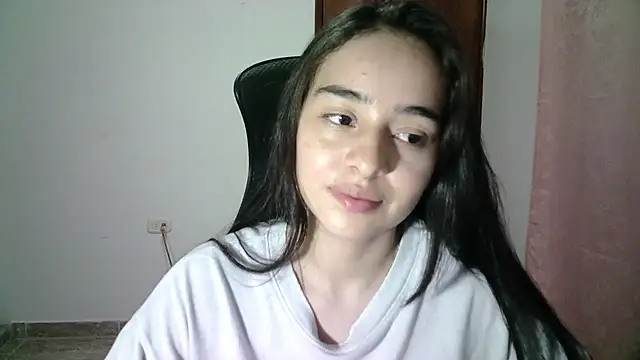 Snapshot of aineangeel chatting on 10-28-25, 01:09 aineangeel online show from 10-28-25, 01:09