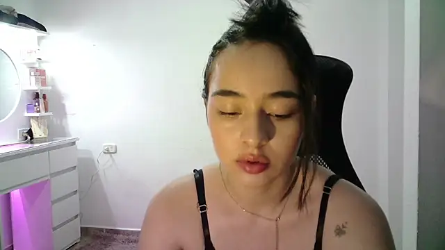 Snapshot of aineangeel chatting on 11-22-25, 12:53 aineangeel online show from 11-22-25, 12:53