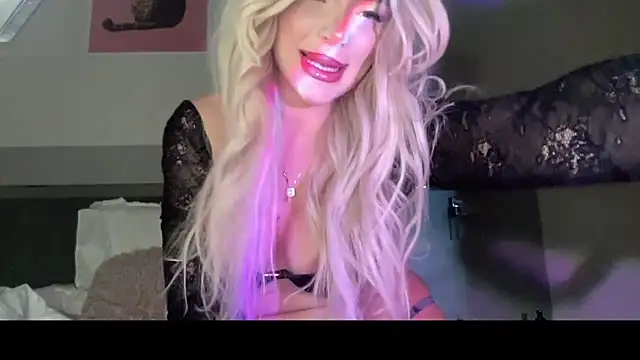 Snapshot of petitebeauty chatting on 03-04-26, 08:37 petitebeauty online show from 03-04-26, 08:37