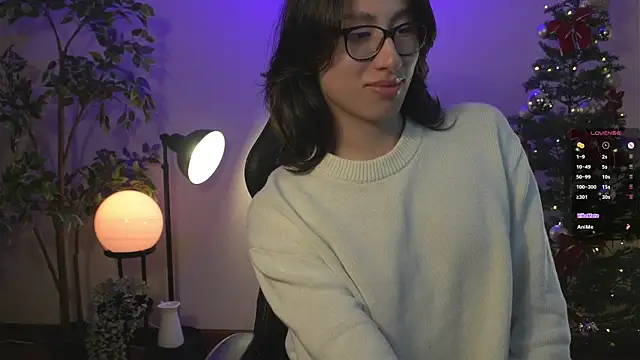 Snapshot of SrLuis18 chatting on 12-17-24, 10:44 SrLuis18 online show from 12-17-24, 10:44