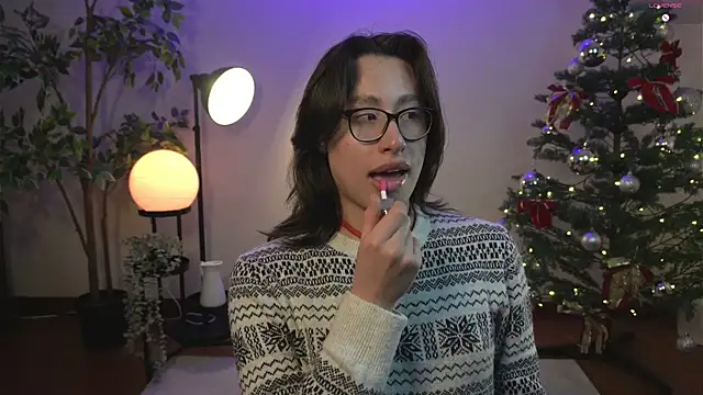 Snapshot of SrLuis18 chatting on 12-25-24, 12:48 SrLuis18 online show from 12-25-24, 12:48