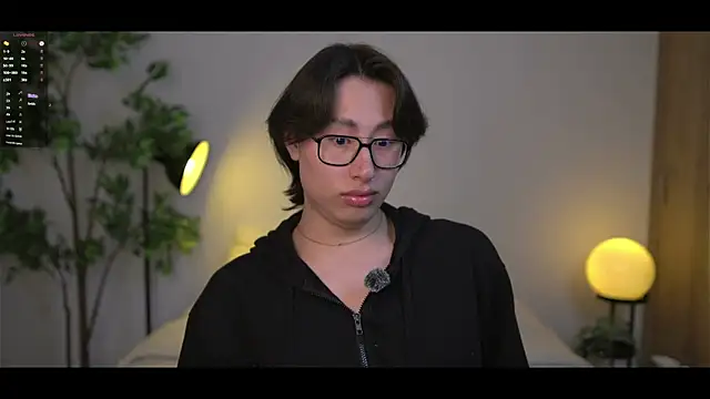 Snapshot of SrLuis18 chatting on 10-23-25, 11:46 SrLuis18 online show from 10-23-25, 11:46