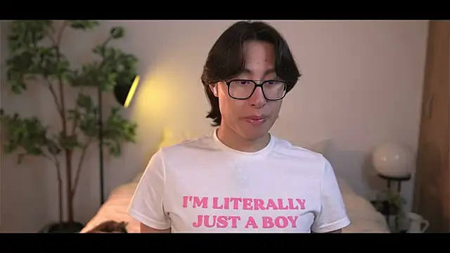 Snapshot of SrLuis18 chatting on 11-05-25, 04:23 SrLuis18 online show from 11-05-25, 04:23