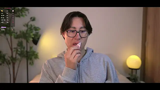 Snapshot of SrLuis18 chatting on 11-14-25, 08:51 SrLuis18 online show from 11-14-25, 08:51