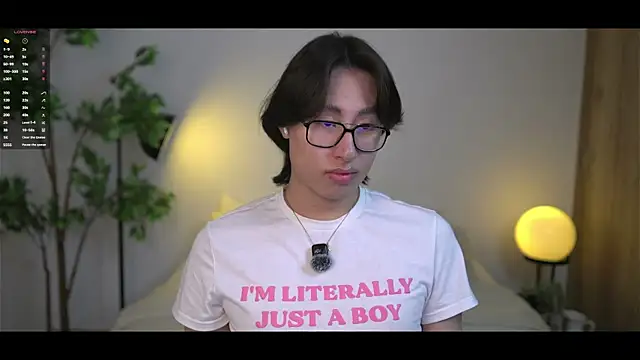 Snapshot of SrLuis18 chatting on 11-19-25, 10:21 SrLuis18 online show from 11-19-25, 10:21