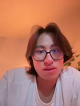 Snapshot of SrLuis18 chatting on 12-18-25, 07:03 SrLuis18 online show from 12-18-25, 07:03