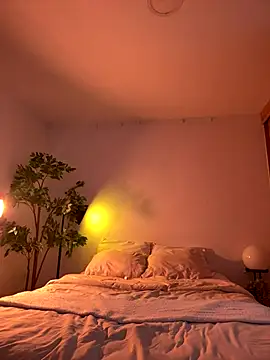 Snapshot of SrLuis18 chatting on 12-20-25, 02:18 SrLuis18 online show from 12-20-25, 02:18