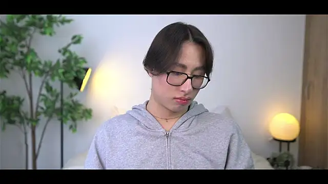 Snapshot of SrLuis18 chatting on 01-08-26, 06:54 SrLuis18 online show from 01-08-26, 06:54