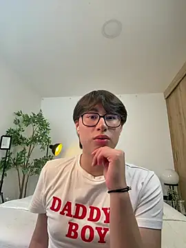 Snapshot of SrLuis18 chatting on 02-19-26, 09:22 SrLuis18 online show from 02-19-26, 09:22