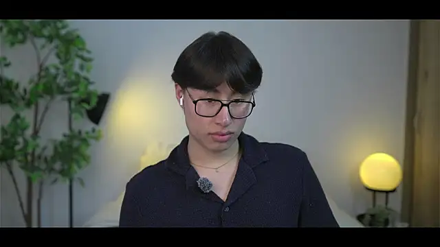 Snapshot of SrLuis18 chatting on 02-21-26, 07:04 SrLuis18 online show from 02-21-26, 07:04