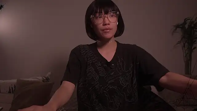 Snapshot of meganmei666 chatting on 10-28-25, 01:42 meganmei666 online show from 10-28-25, 01:42