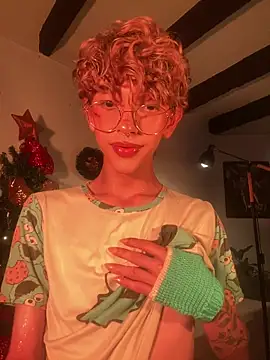 Snapshot of lyamthommpson chatting on 12-18-25, 07:31 lyamthommpson online show from 12-18-25, 07:31