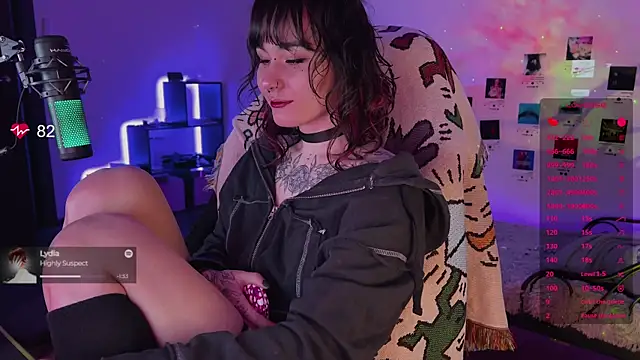 Snapshot of deadlysweet chatting on 10-31-25, 01:17 deadlysweet online show from 10-31-25, 01:17