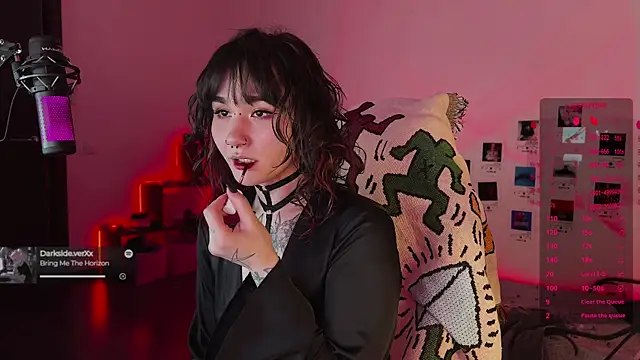 Snapshot of deadlysweet chatting on 11-23-25, 01:05 deadlysweet online show from 11-23-25, 01:05