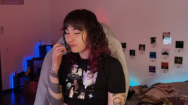 deadlysweet online show from 04-27-26, 05:55