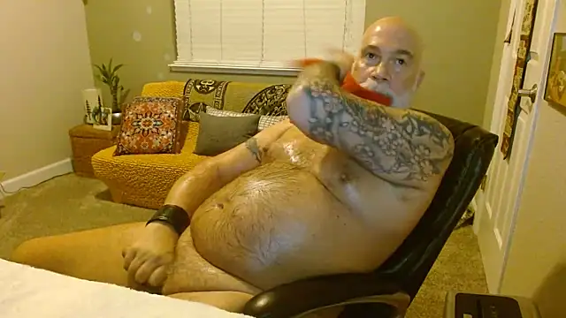 musclebearnips online show from 11-17-25, 01:11