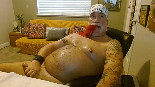 musclebearnips online show from 11-21-25, 07:45
