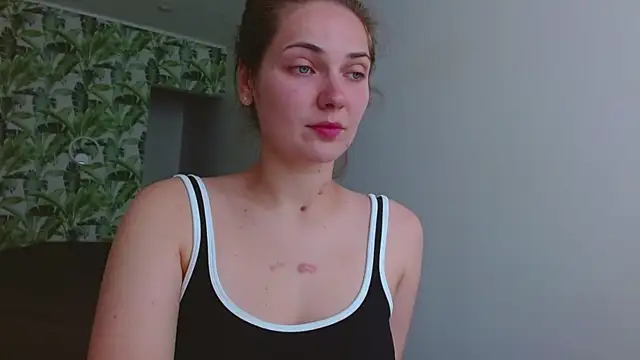 Olivia shine online show from 06-25-26, 04:23