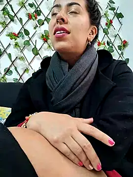 Snapshot of Emily_Wane chatting on 10-17-25, 05:37 Emily Wane online show from 10-17-25, 05:37