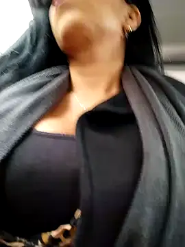 Snapshot of Emily_Wane chatting on 10-19-25, 04:40 Emily Wane online show from 10-19-25, 04:40