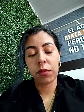 Snapshot of Emily_Wane chatting on 03-10-26, 05:40 Emily Wane online show from 03-10-26, 05:40