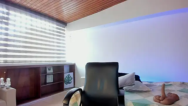 victoria mooree online show from 04-29-26, 04:00