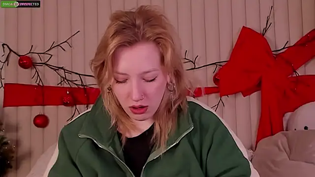 Snapshot of RachelCart chatting on 12-17-25, 03:12 RachelCart online show from 12-17-25, 03:12