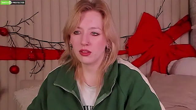 Snapshot of RachelCart chatting on 12-19-25, 03:13 RachelCart online show from 12-19-25, 03:13