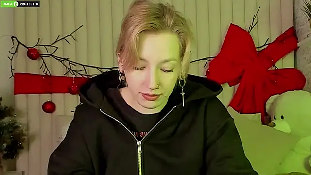 Snapshot of RachelCart chatting on 12-20-25, 03:13 RachelCart online show from 12-20-25, 03:13