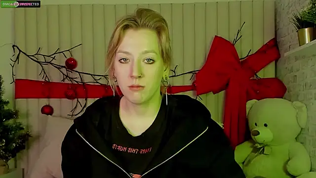 Snapshot of RachelCart chatting on 12-22-25, 03:03 RachelCart online show from 12-22-25, 03:03