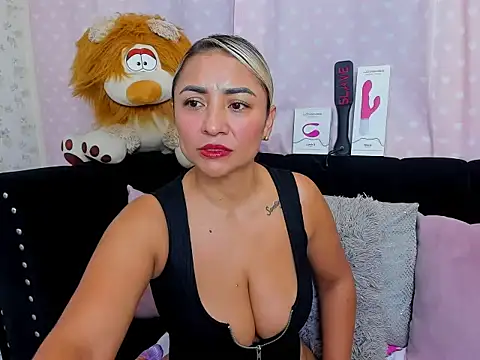 milf bigass  online show from 11-21-25, 12:15