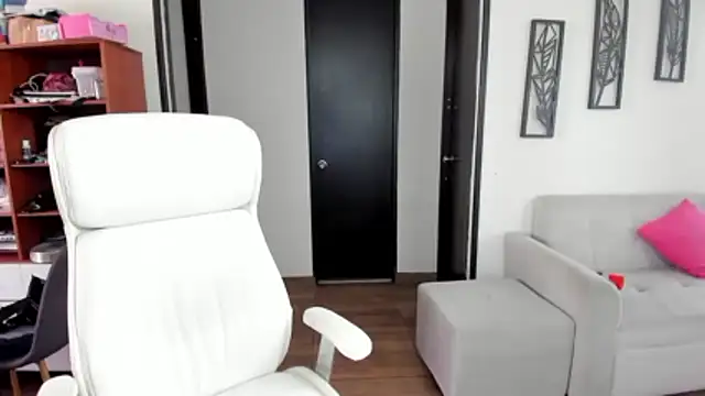 Snapshot of jess_1a chatting on 02-20-26, 05:02 jess 1a online show from 02-20-26, 05:02