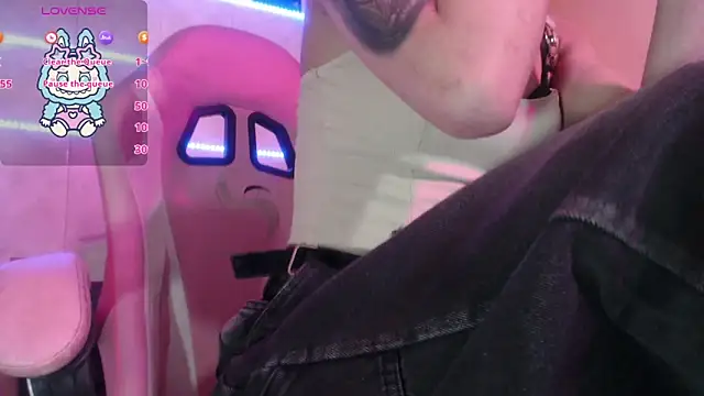 Snapshot of Sally23_ chatting on 01-16-26, 02:10 Sally23 online show from 01-16-26, 02:10