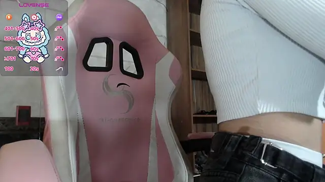 Snapshot of Sally23_ chatting on 02-19-26, 01:51 Sally23 online show from 02-19-26, 01:51