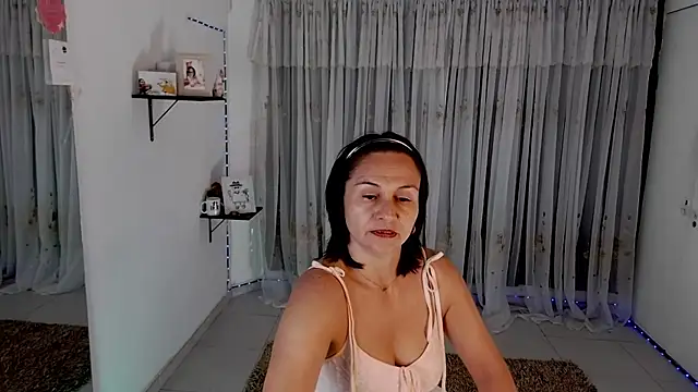 lollita 23  online show from 11-20-25, 06:18