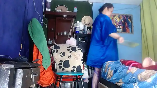 Snapshot of CamelliaLong chatting on 10-29-25, 09:49 CamelliaLong online show from 10-29-25, 09:49