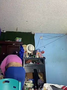 Snapshot of CamelliaLong chatting on 12-23-25, 02:20 CamelliaLong online show from 12-23-25, 02:20