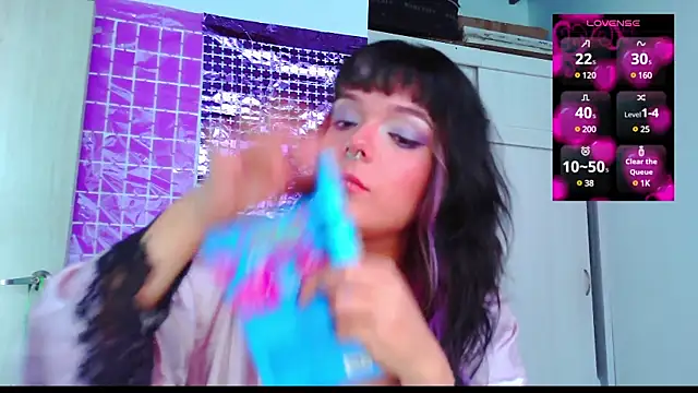 Snapshot of purple_em69 chatting on 03-09-25, 06:11 purple em69 online show from 03-09-25, 06:11