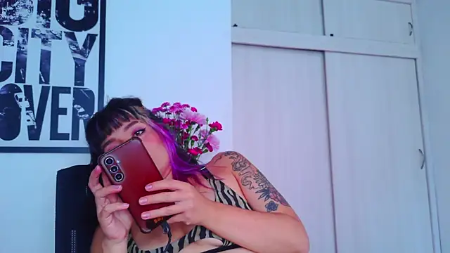 Snapshot of purple_em69 chatting on 09-14-25, 04:50 purple em69 online show from 09-14-25, 04:50