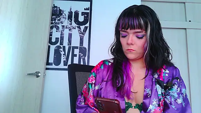 Snapshot of purple_em69 chatting on 09-16-25, 05:25 purple em69 online show from 09-16-25, 05:25