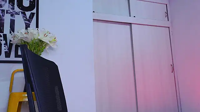 Snapshot of purple_em69 chatting on 11-14-25, 02:21 purple em69 online show from 11-14-25, 02:21