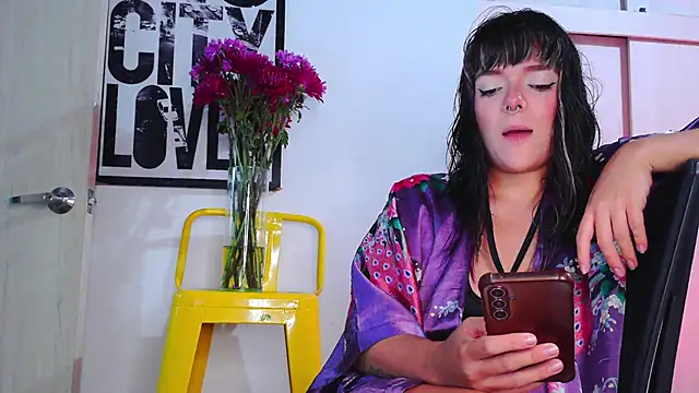 Snapshot of purple_em69 chatting on 11-21-25, 05:50 purple em69 online show from 11-21-25, 05:50