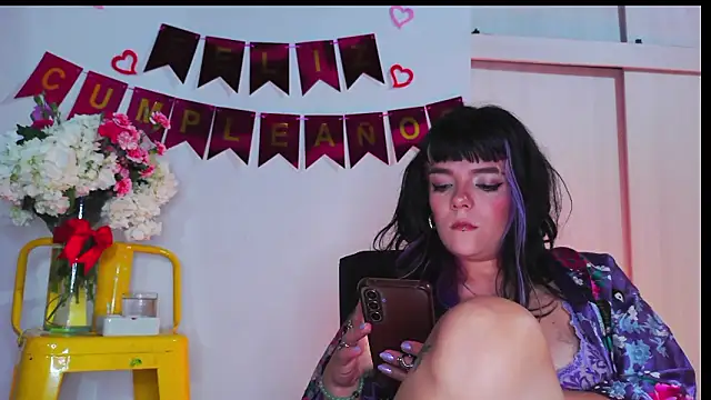 Snapshot of purple_em69 chatting on 02-20-26, 04:31 purple em69 online show from 02-20-26, 04:31