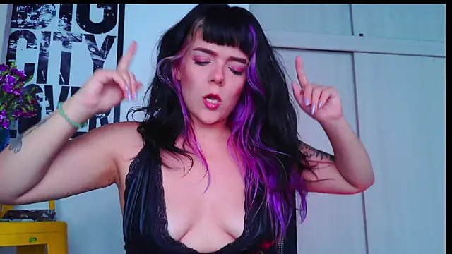 Snapshot of purple_em69 chatting on 02-25-26, 05:22 purple em69 online show from 02-25-26, 05:22